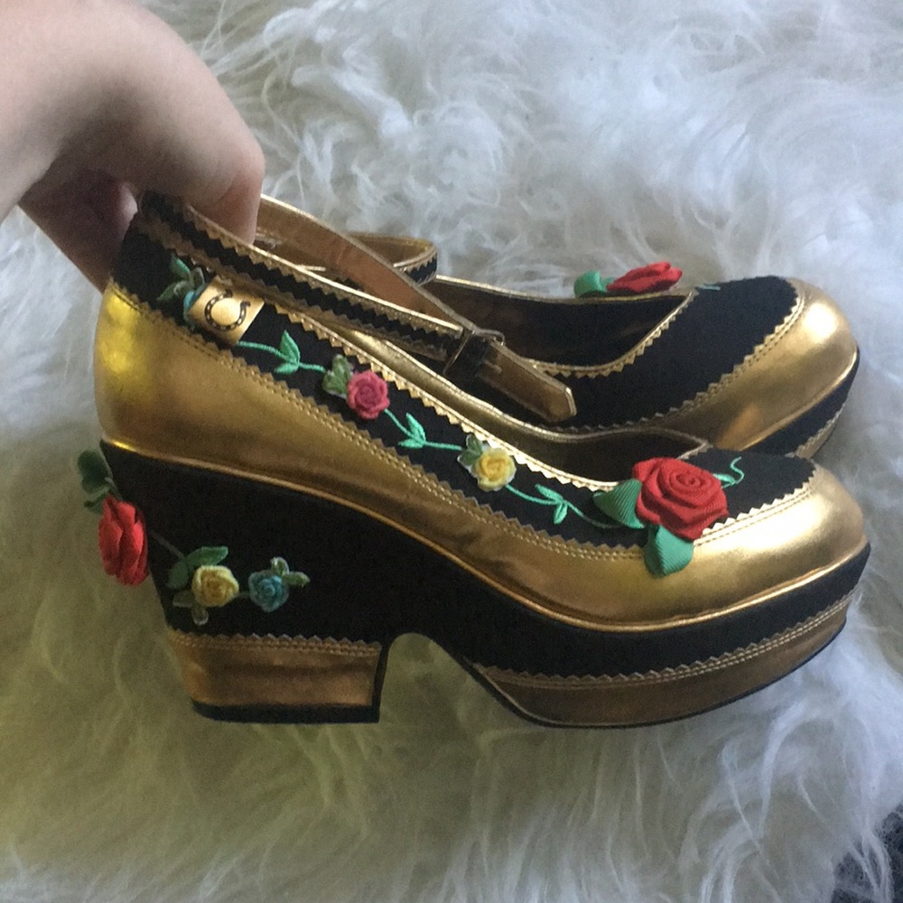 Women’s flower 🌺 platforms